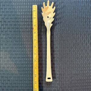 Vintage Travco Pasta Server Spaghetti Fork Cream Plastic Made in Hong Kong 10.5"